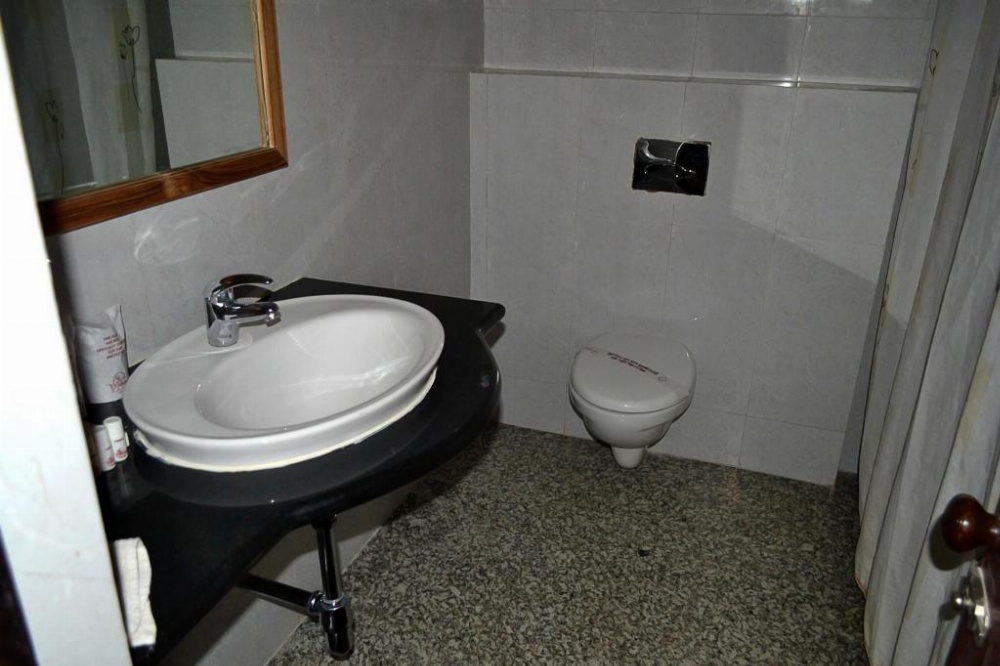 Room image 4
